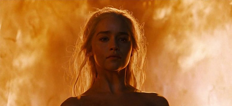 Daenerys the Unburnt FEAT e1565701409520 780x358 - تحلیل و بررسی تمام رویاها و الهاماتی که دنریس در خانه نامیرایان دید
